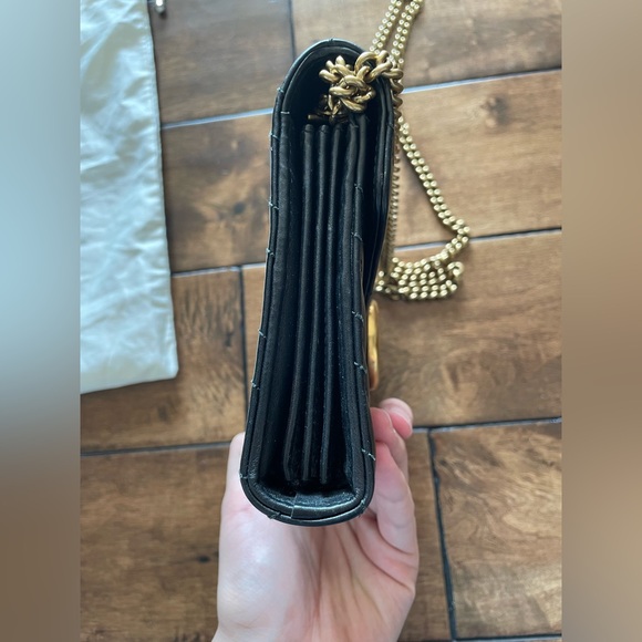 Authentic Gucci Marmont GG Chevron Quilted Leather Black Bag - Picture 4 of 16